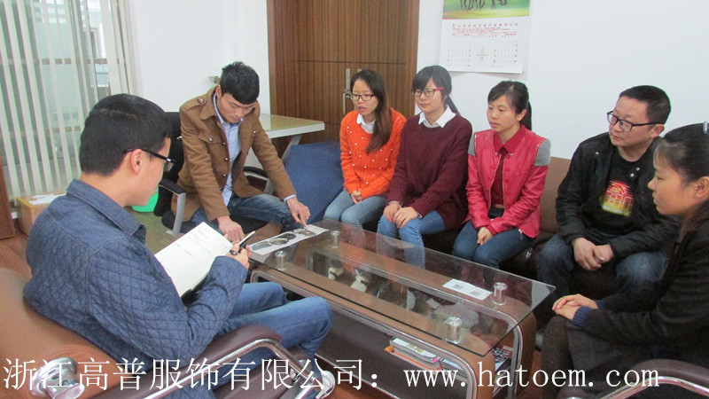 義烏市“清山河，美商城”，20年老帽廠黨員參加義工活動