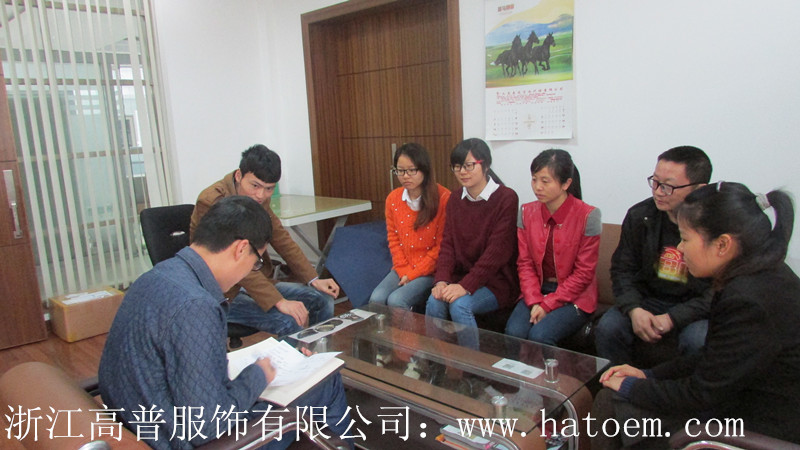 義烏市“清山河，美商城”，20年老帽廠黨員參加義工活動